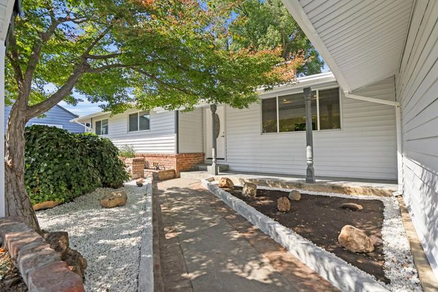 4613 B Pkwy, Sacramento, CA 95823