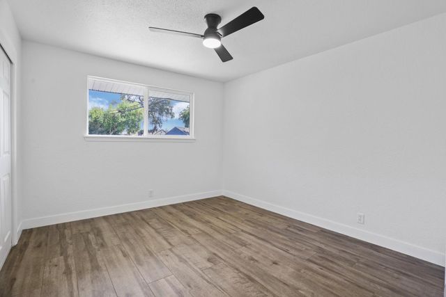 4613 B Pkwy, Sacramento, CA 95823