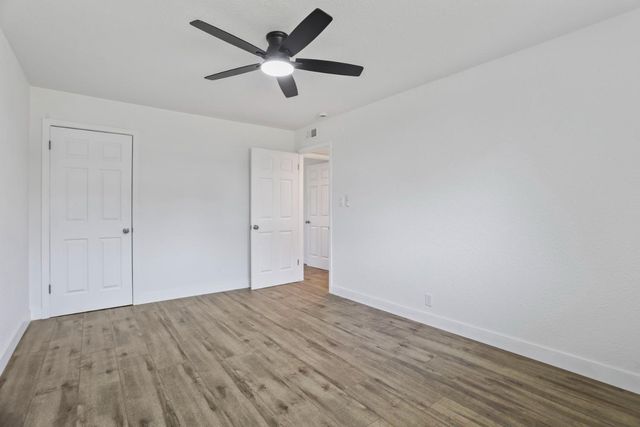 4613 B Pkwy, Sacramento, CA 95823