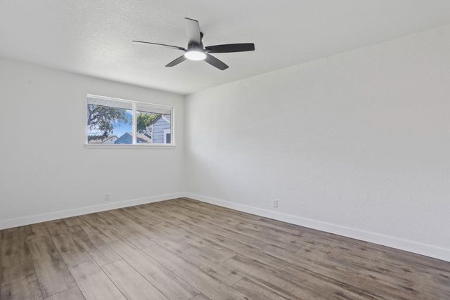4613 B Pkwy, Sacramento, CA 95823