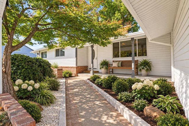 4613 B Pkwy, Sacramento, CA 95823