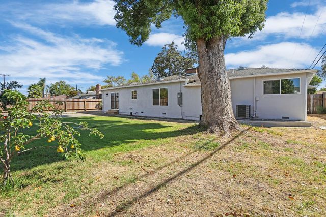 4613 B Pkwy, Sacramento, CA 95823