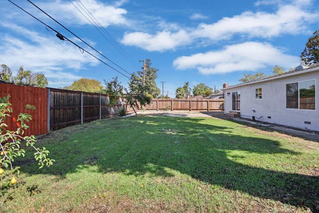 4613 B Pkwy, Sacramento, CA 95823