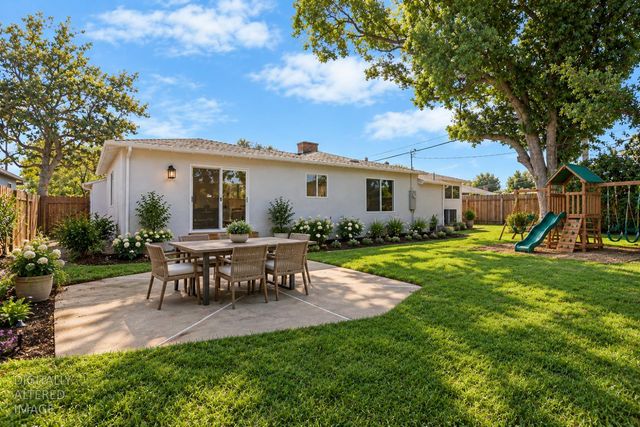 4613 B Pkwy, Sacramento, CA 95823