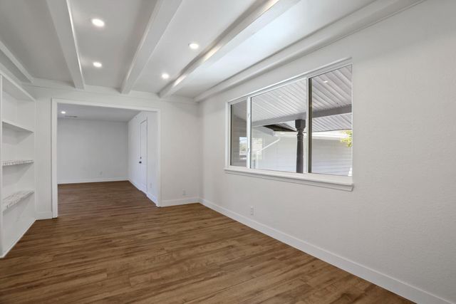 4613 B Pkwy, Sacramento, CA 95823