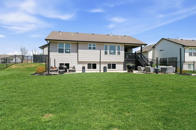 10933 W Cedar Ln, Maize, KS 67101