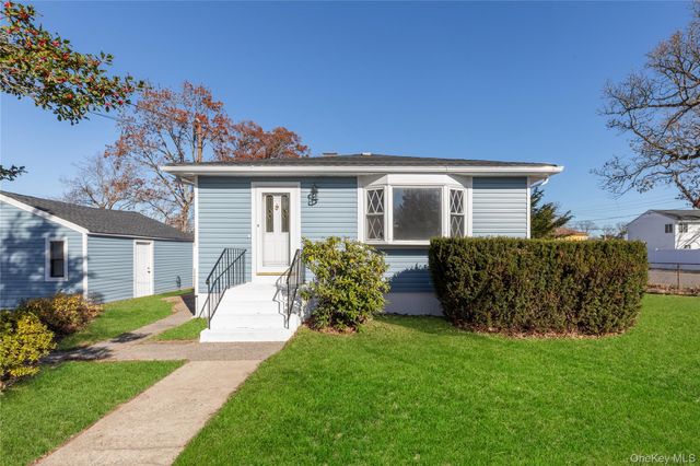 345 41 ST Street, Copiague, NY 11726