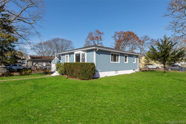 345 41 ST Street, Copiague, NY 11726