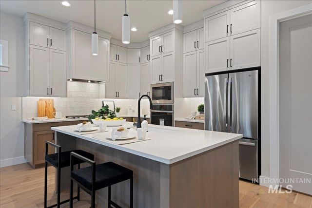 410 W Sand Dune Ln, Boise, ID 83702