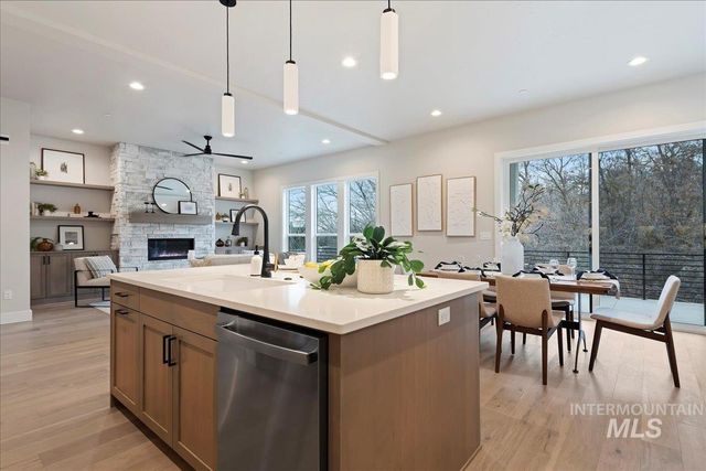 410 W Sand Dune Ln, Boise, ID 83702