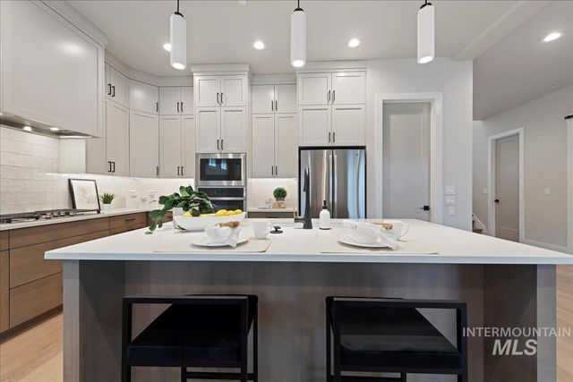 410 W Sand Dune Ln, Boise, ID 83702