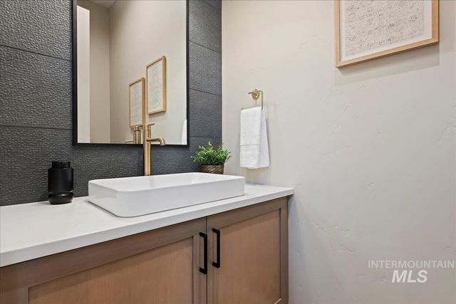 410 W Sand Dune Ln, Boise, ID 83702