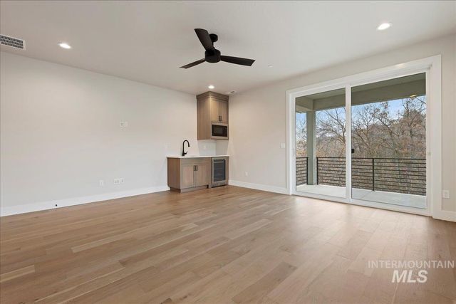 410 W Sand Dune Ln, Boise, ID 83702