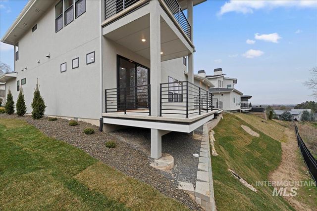 410 W Sand Dune Ln, Boise, ID 83702