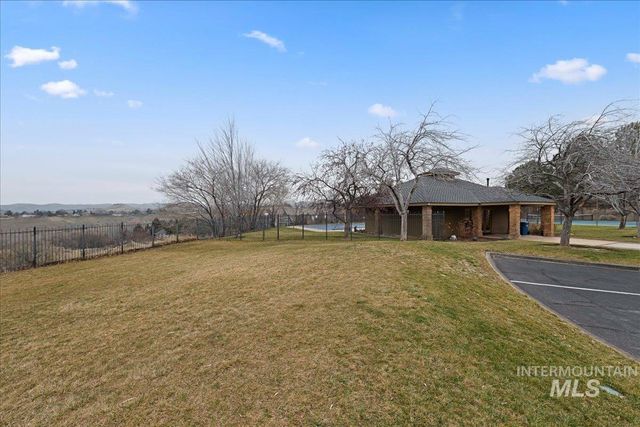 410 W Sand Dune Ln, Boise, ID 83702