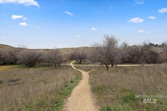 410 W Sand Dune Ln, Boise, ID 83702