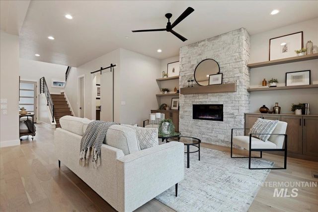 410 W Sand Dune Ln, Boise, ID 83702