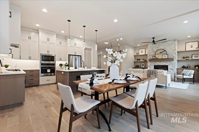 410 W Sand Dune Ln, Boise, ID 83702