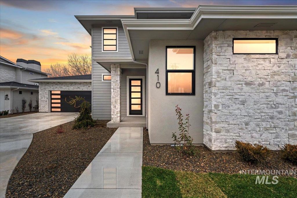 410 W Sand Dune Ln, Boise, ID 83702