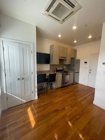 21 Fifth Street 24, Chelsea, MA 02150