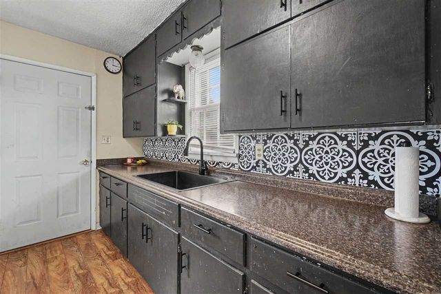 407 NW 30th St, Lawton, OK 73505