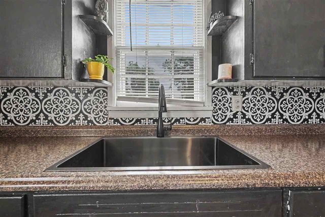 407 NW 30th St, Lawton, OK 73505
