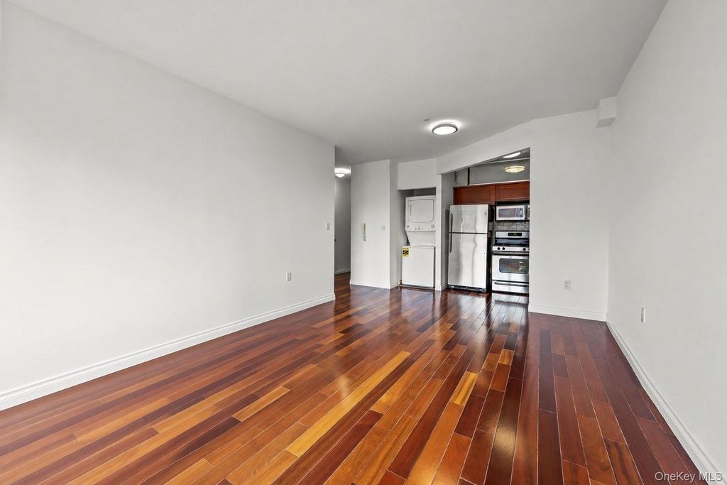 30-85 Vernon Boulevard 6E, Astoria, NY 11102 — photo 2