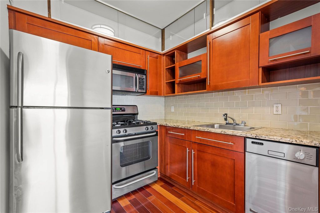 30-85 Vernon Boulevard 6E, Astoria, NY 11102 — photo 5