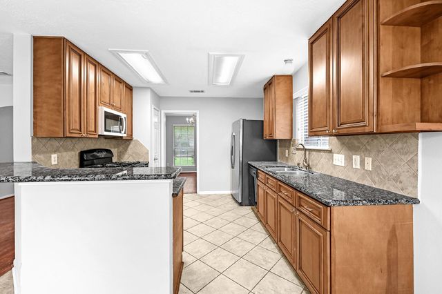 3102 Millers Oak Ln, Rosenberg, TX 77498