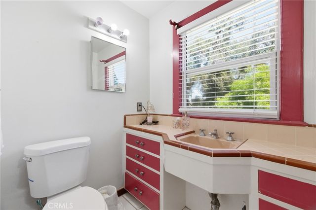 2132 Chester, Bakersfield, CA 93304