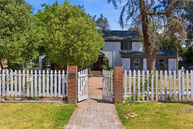 2132 Chester, Bakersfield, CA 93304