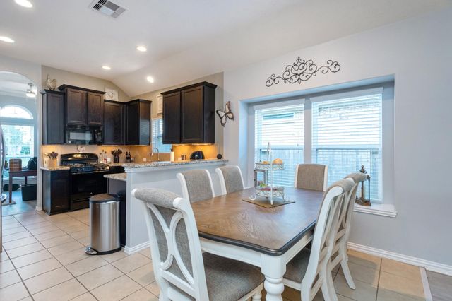 3056 Winterberry Lane, Dickinson, TX 77539