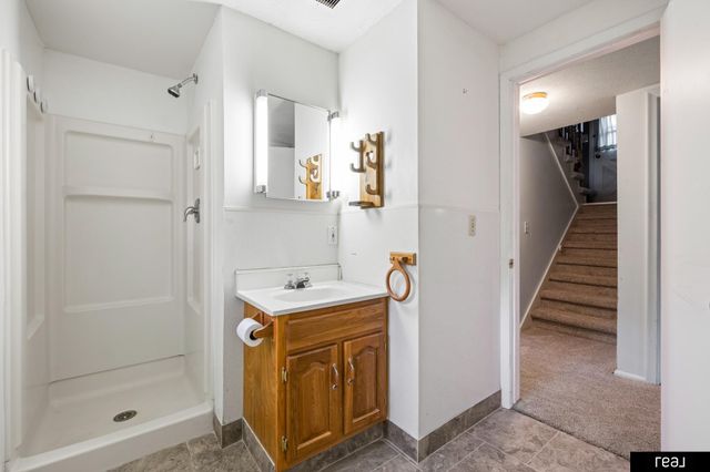 9640 Spaulding Street, Omaha, NE 68134