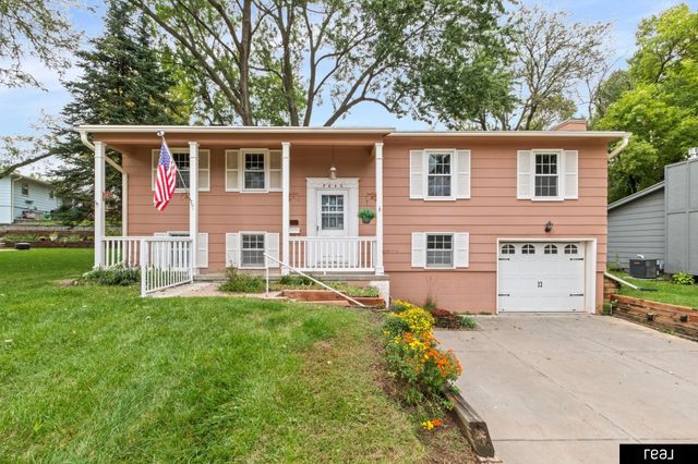 9640 Spaulding Street, Omaha, NE 68134