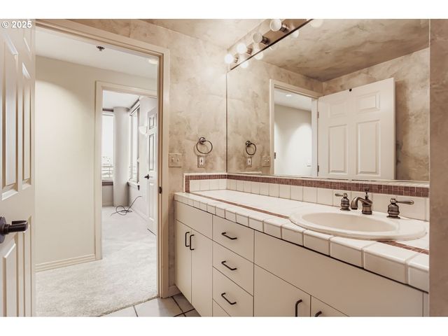 1132 Sw 19TH Ave 801, Portland, OR 97205