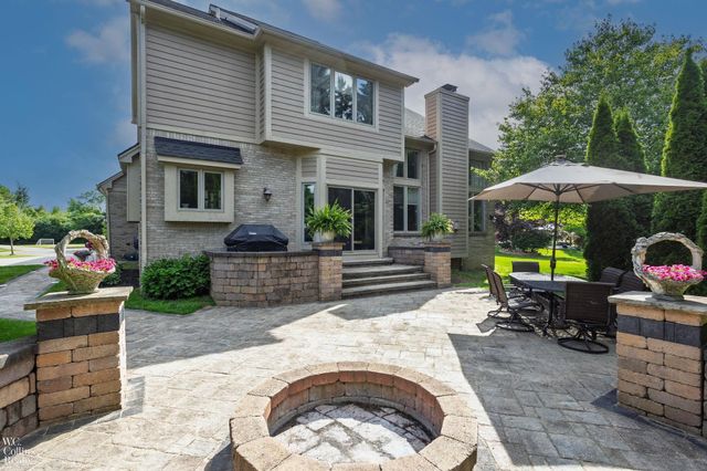 22297 Hazelton Ct Court, Novi, MI 48374