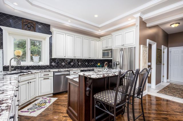22297 Hazelton Ct Court, Novi, MI 48374