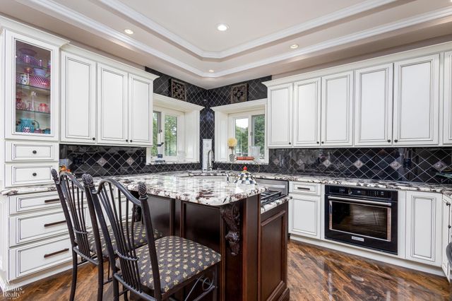 22297 Hazelton Ct Court, Novi, MI 48374