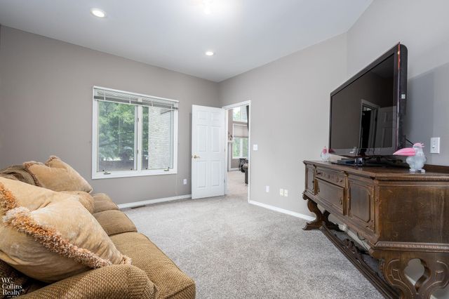 22297 Hazelton Ct Court, Novi, MI 48374