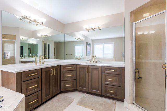 22297 Hazelton Ct Court, Novi, MI 48374