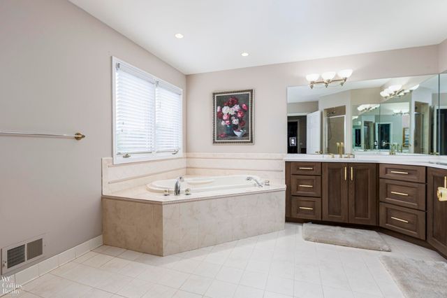22297 Hazelton Ct Court, Novi, MI 48374
