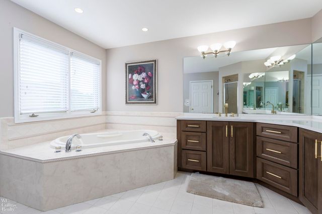 22297 Hazelton Ct Court, Novi, MI 48374