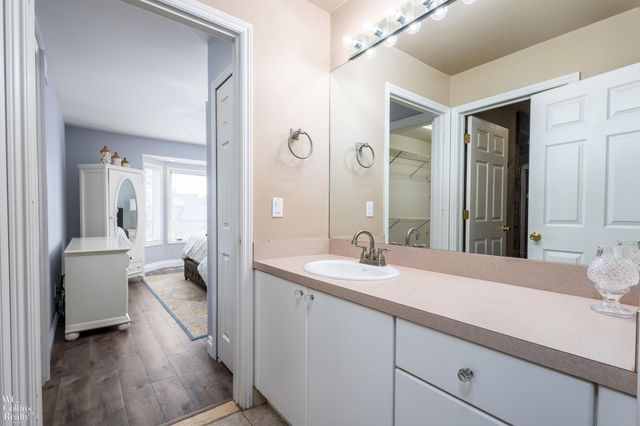 22297 Hazelton Ct Court, Novi, MI 48374