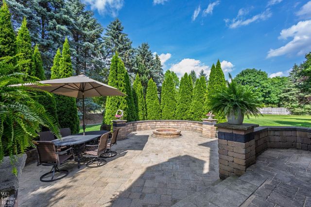 22297 Hazelton Ct Court, Novi, MI 48374