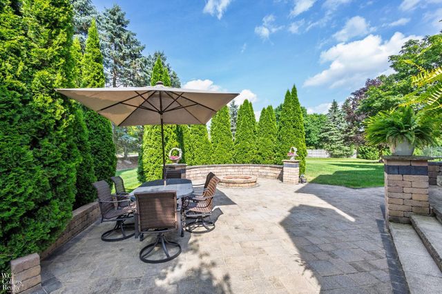 22297 Hazelton Ct Court, Novi, MI 48374
