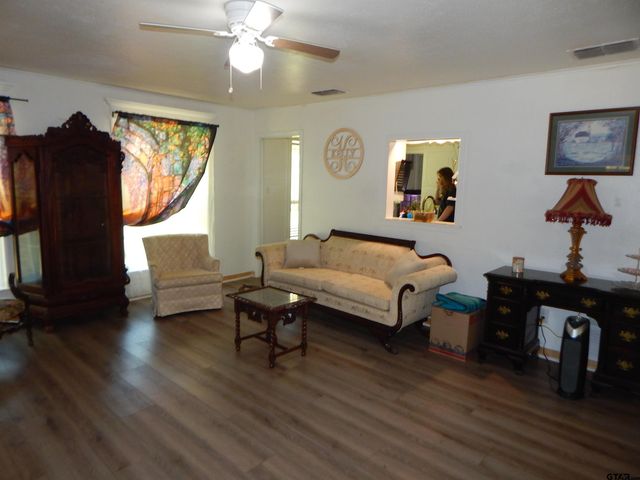 101 LANE DR., Gladewater, TX 75647