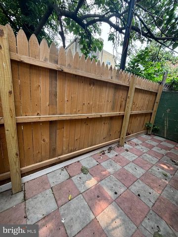 2070 E LIPPINCOTT ST, Philadelphia, PA 19134