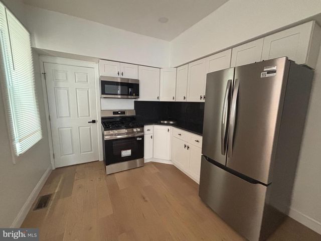 2070 E LIPPINCOTT ST, Philadelphia, PA 19134