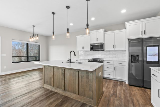 1524 ABERCORN Drive, Council Bluffs, IA 51503