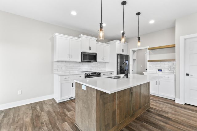 1524 ABERCORN Drive, Council Bluffs, IA 51503